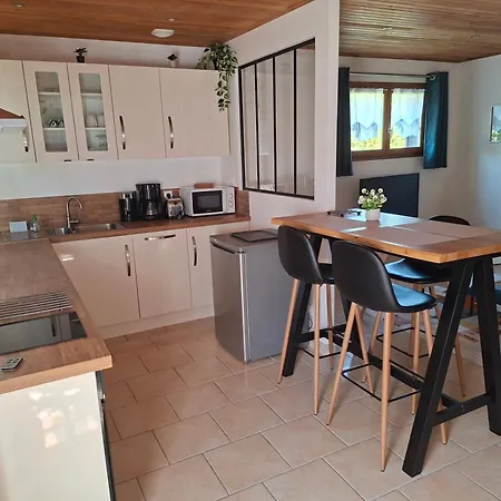 Duplex Dans Maison Normande Avec Accès Au Jardin Bernay (Eure)